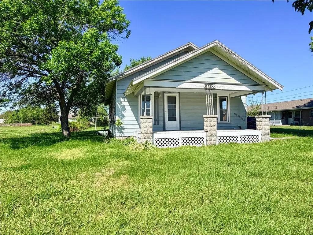 1418 N Cottonwood Street, Iola, KS 66749 - #1