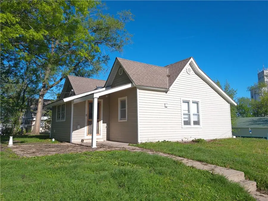 701 W Peoria Street, Paola, KS 66071 - #2