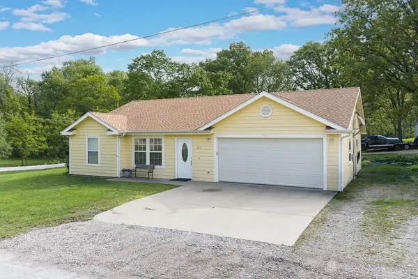 101 S Delaware Street, Tonganoxie, KS 66086