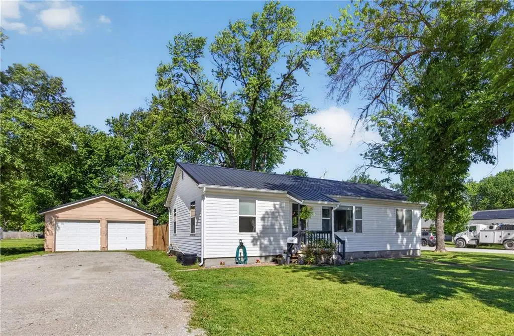 429 N Prewitt Street, Nevada, MO 64772 - #1