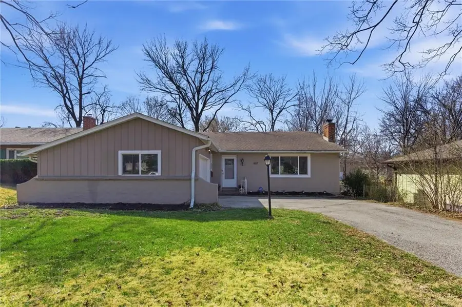 607 E 90th Terrace, Kansas City, MO 64131 - #2