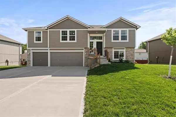 12705 Applewood Drive, Grandview, MO 64030