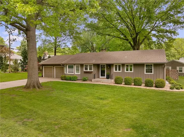 6525 Hodges Drive, Prairie Village, KS 66208