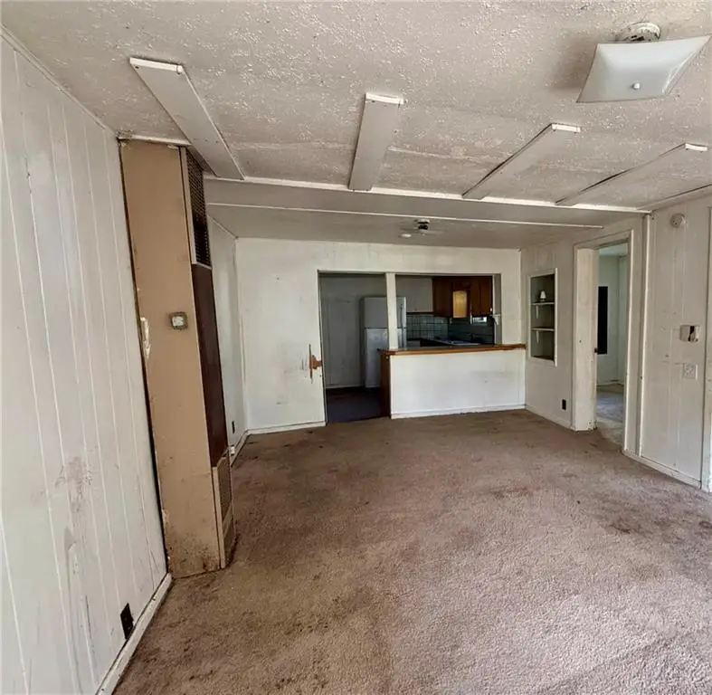 215 W 3rd Street, Tonganoxie, KS 66086 - #3