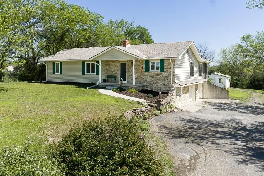 10615 Kill Creek Road, De Soto, KS 66018 - #2