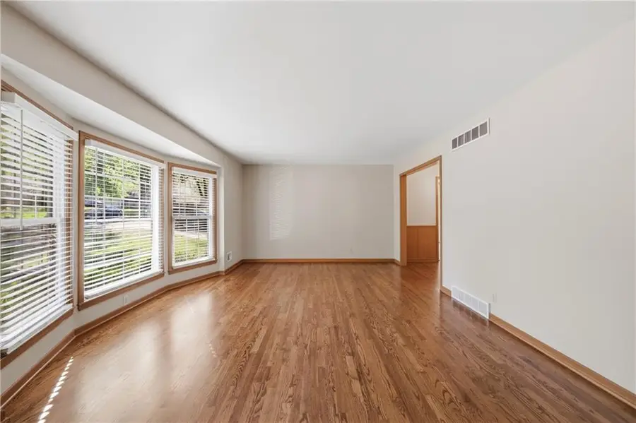 8110 Willow Way, Raytown, MO 64138 - #2