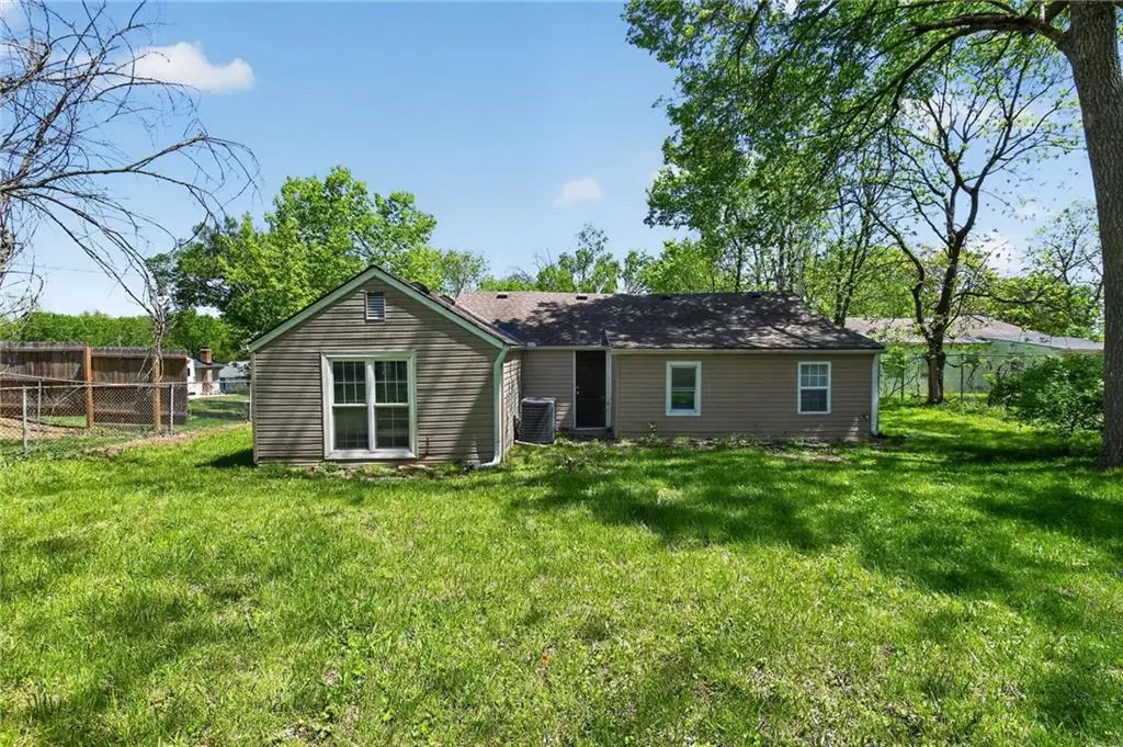 8318 Pershing Road, Raytown, MO 64138 - #1