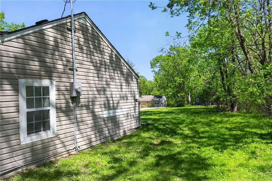 8318 Pershing Road, Raytown, MO 64138 - #3