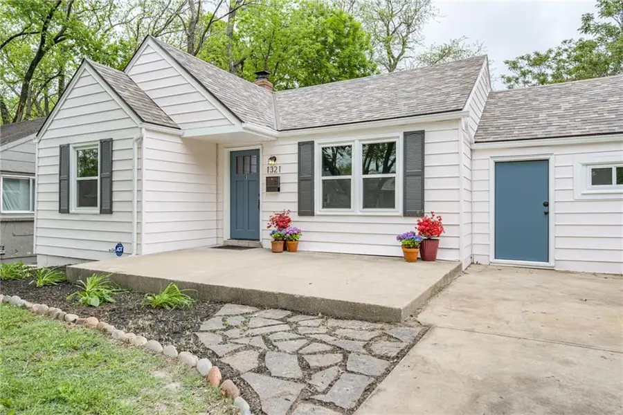 1321 E 76th Street, Kansas City, MO 64131 - #2