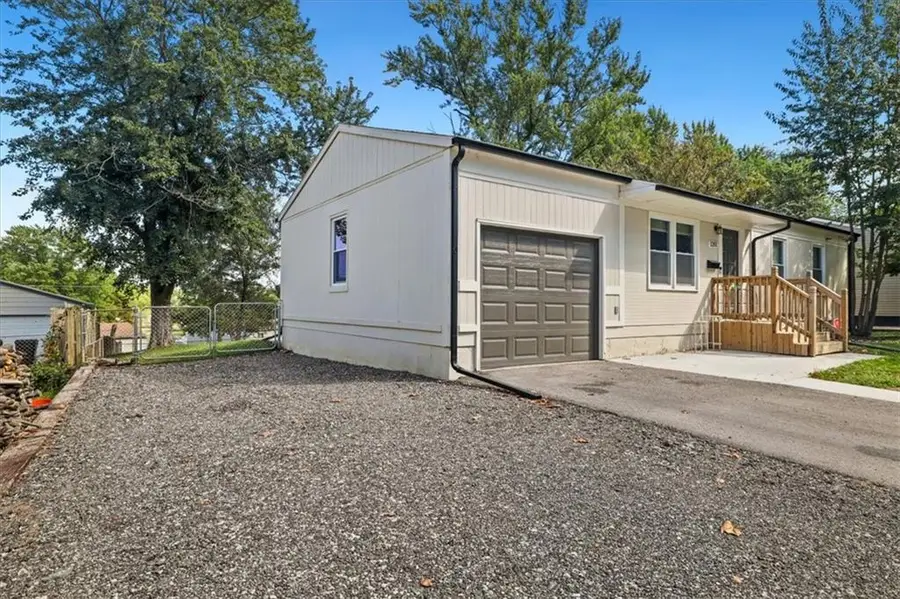 1201 N Indian Lane, Independence, MO 64056 - #3