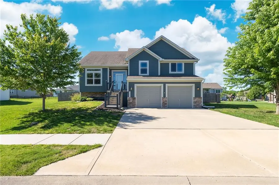 817 W Rader Street, Lone Jack, MO 64086 - #2