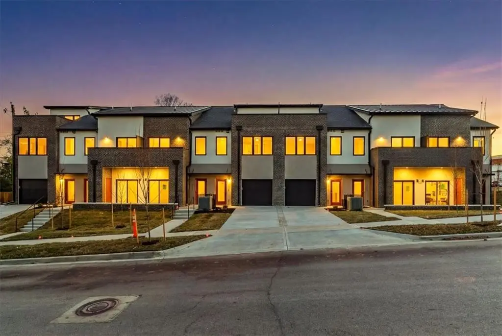 1213 E 29th Street, Kansas City, MO 64109 - #1