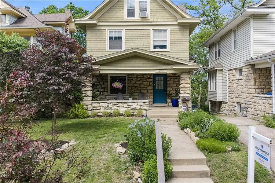 4136 Charlotte Street, Kansas City, MO 64110 - #2