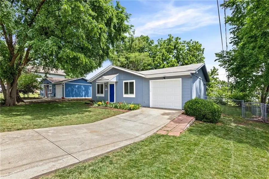 810 N Iowa Street, Olathe, KS 66061 - #2