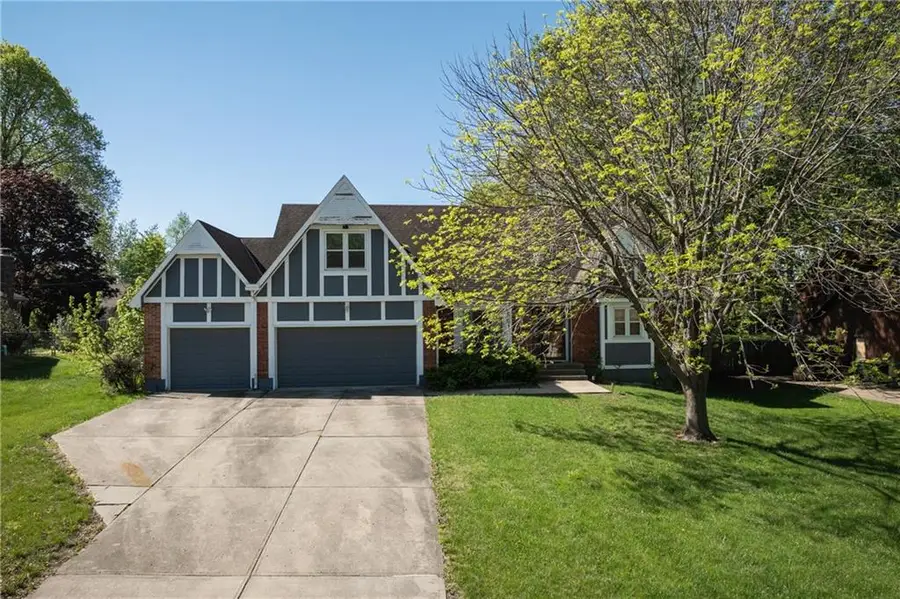 601 E 107th Terrace, Kansas City, MO 64114 - #2