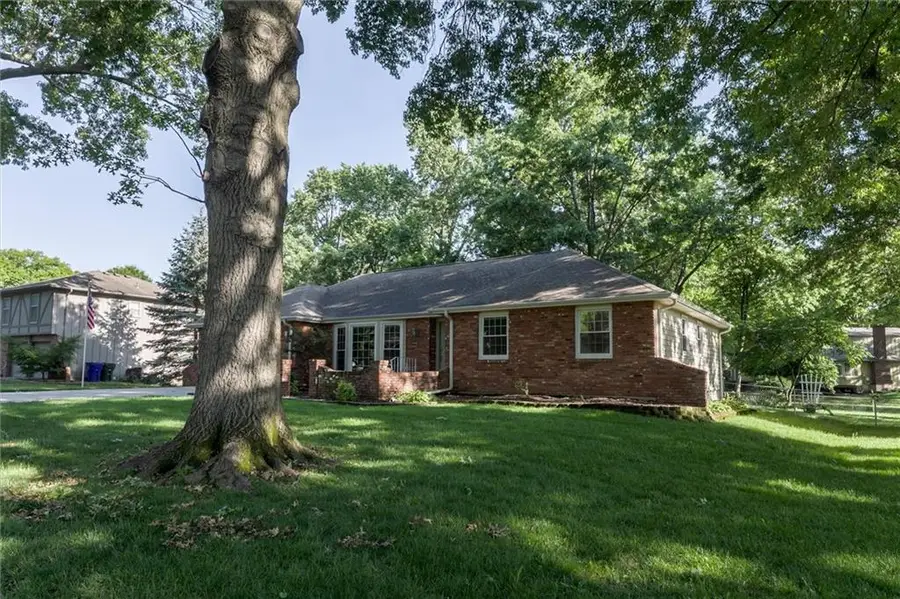 1016 S Stratford Road, Olathe, KS 66062 - #2
