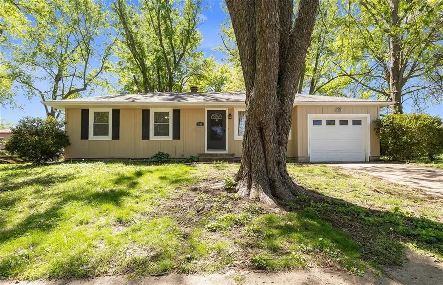 803 NW N. Summit Circle, Blue Springs, MO 64015 - #2