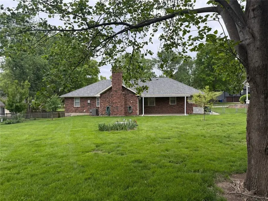10606 W 54th Street, Shawnee, KS 66203 - #2