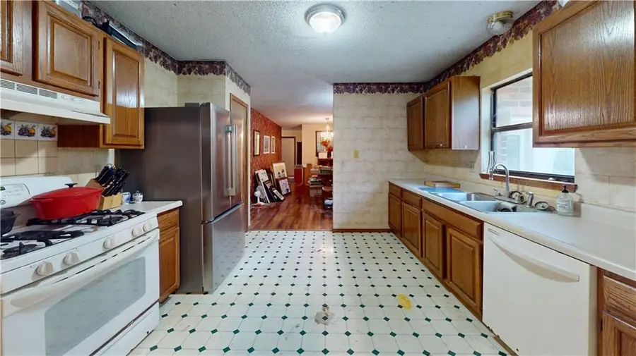 6310 Mount Vernon Drive, Joplin, MO 64804 - #3