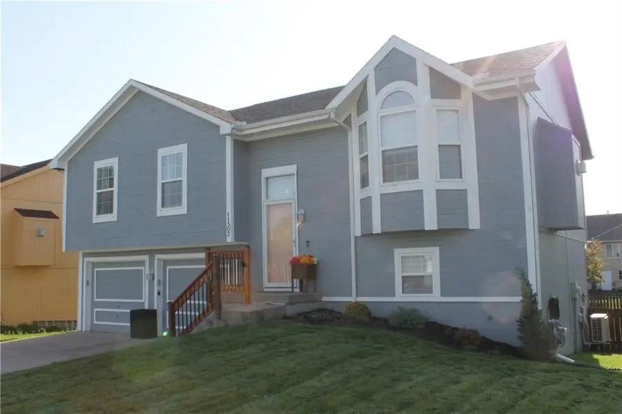 11502 N Laurel Avenue, Kansas City, MO 64157 - #2