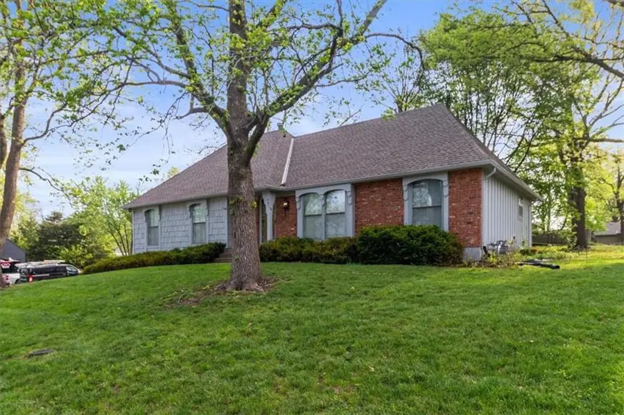 401 S Sunset Lane, Raymore, MO 64083 - #3