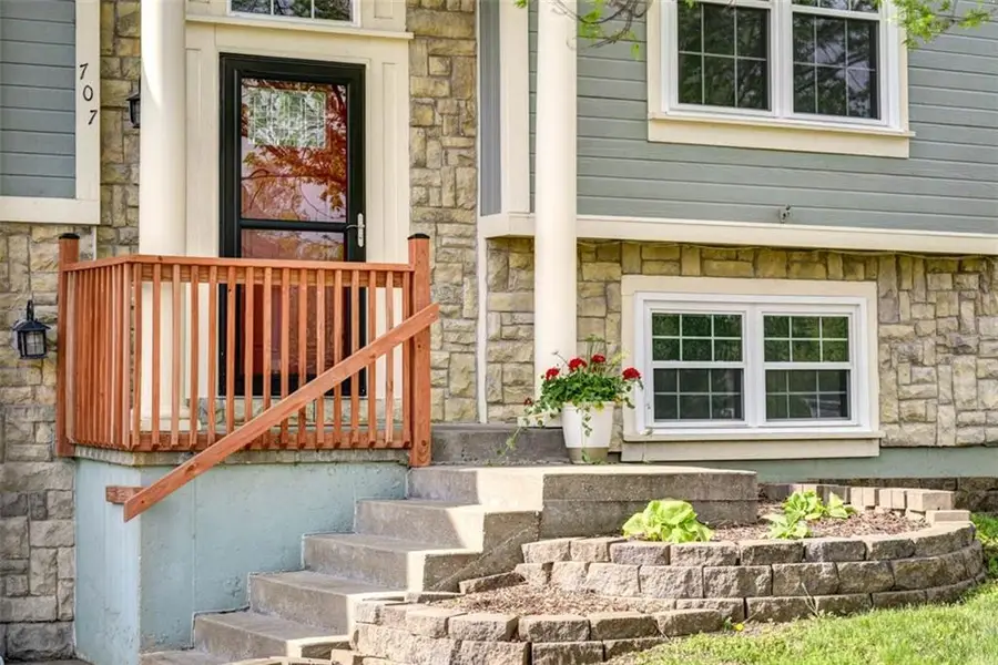 707 E 18th Street, Kearney, MO 64060 - #3