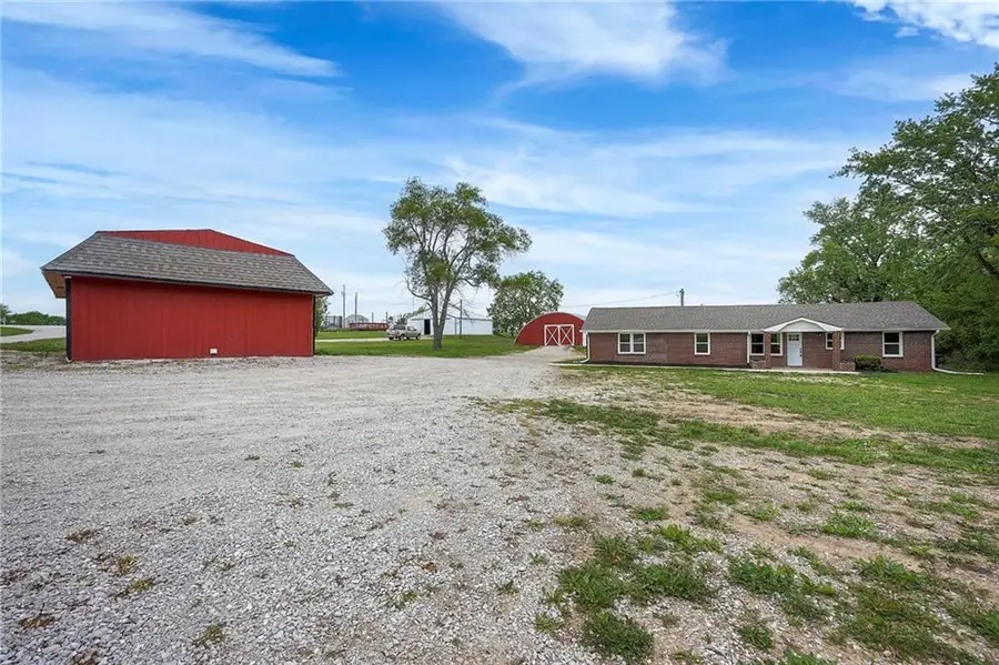 1129 NW Us 50 Highway, Centerview, MO 64019 - #2
