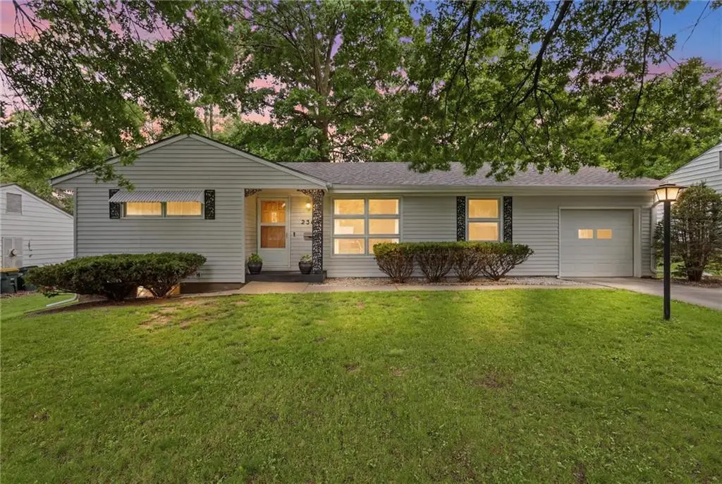 5302 Flint Street, Shawnee, KS 66203 - #1
