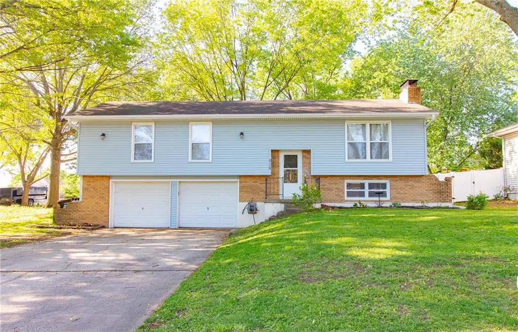 816 E Market Street, Warrensburg, MO 64093 - #1