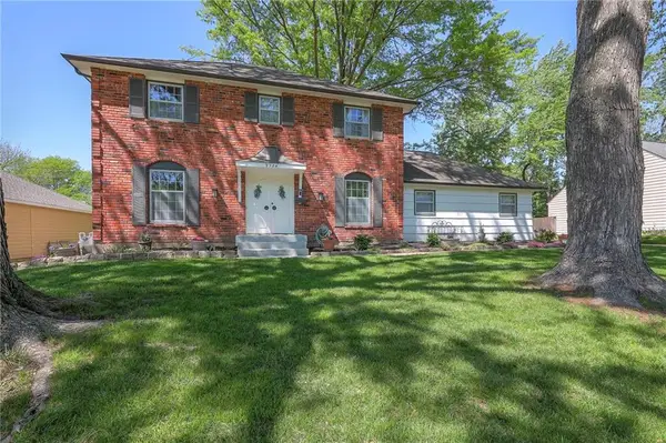 9724 Outlook Drive, Overland Park, KS 66207