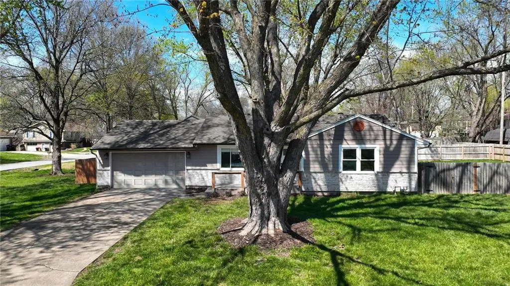 1604 Ridgeway Drive, Greenwood, MO 64034 - #1