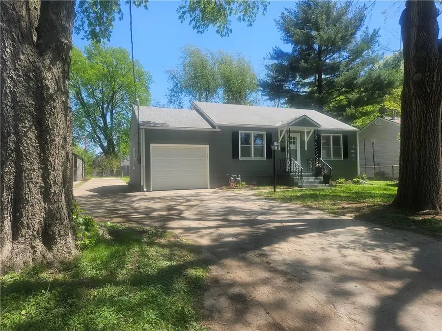 402 SW 17th Street, Blue Springs, MO 64015 - #2