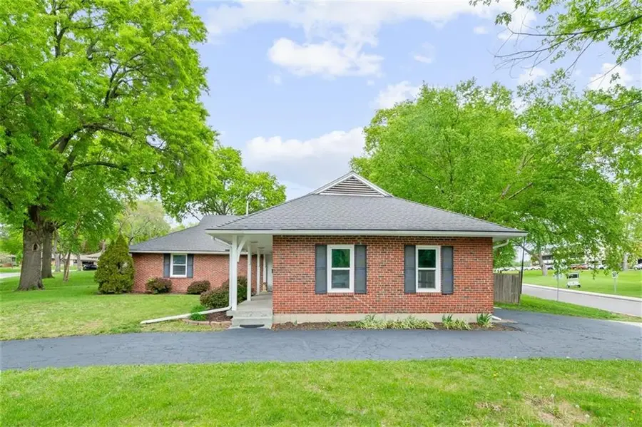 5215 Pawnee Drive, Roeland Park, KS 66205 - #3