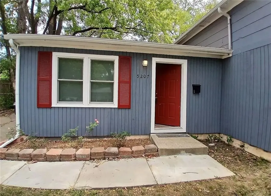 5207 Sycamore Avenue, Kansas City, MO 64129 - #2