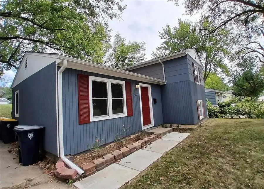 5207 Sycamore Avenue, Kansas City, MO 64129 - #3