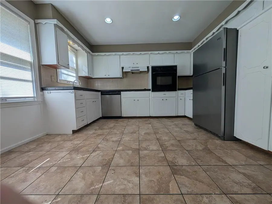 8414 Travis Lane, Overland Park, KS 66212 - #3