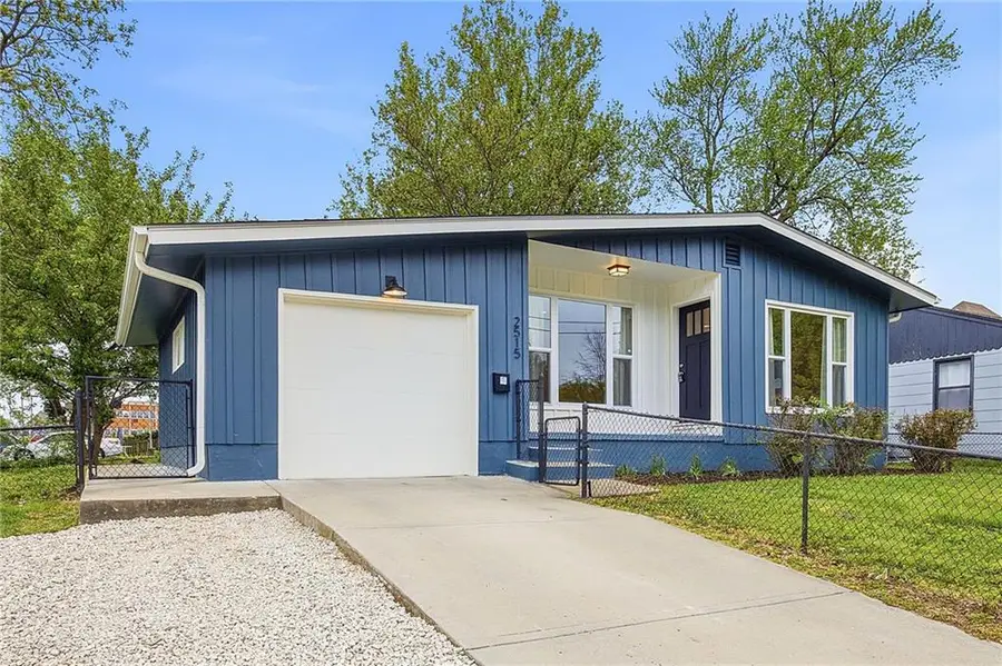 2515 Lexington Avenue, Kansas City, MO 64124 - #2