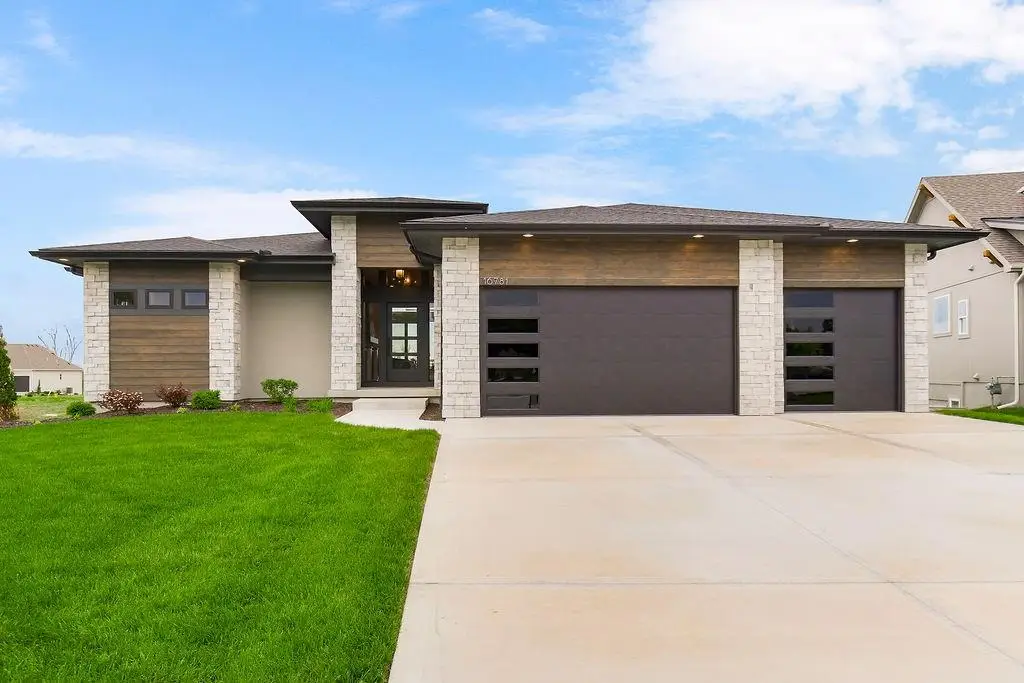 16771 S Twilight Lane, Olathe, KS 66062 - #1