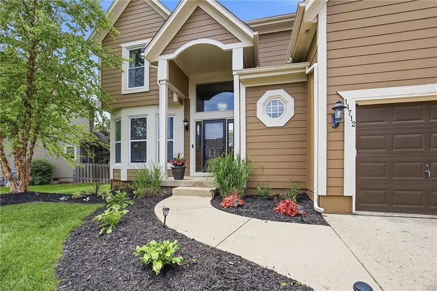 14712 Glenwood Avenue, Overland Park, KS 66223 - #2