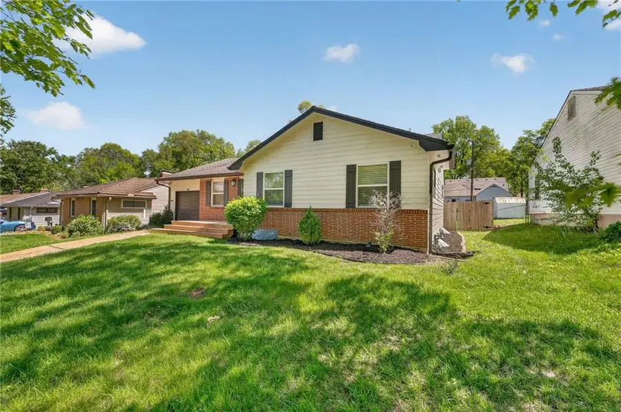 8117 Summit Street, Kansas City, MO 64114 - #2