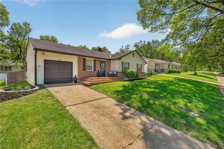 8117 Summit Street, Kansas City, MO 64114 - #3
