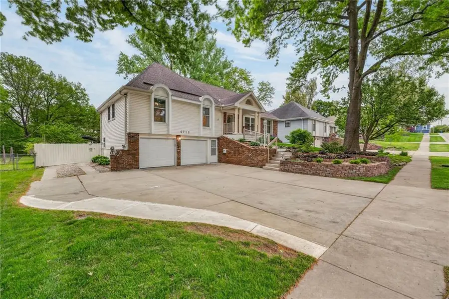 6713 N Garfield Avenue, Gladstone, MO 64118 - #2