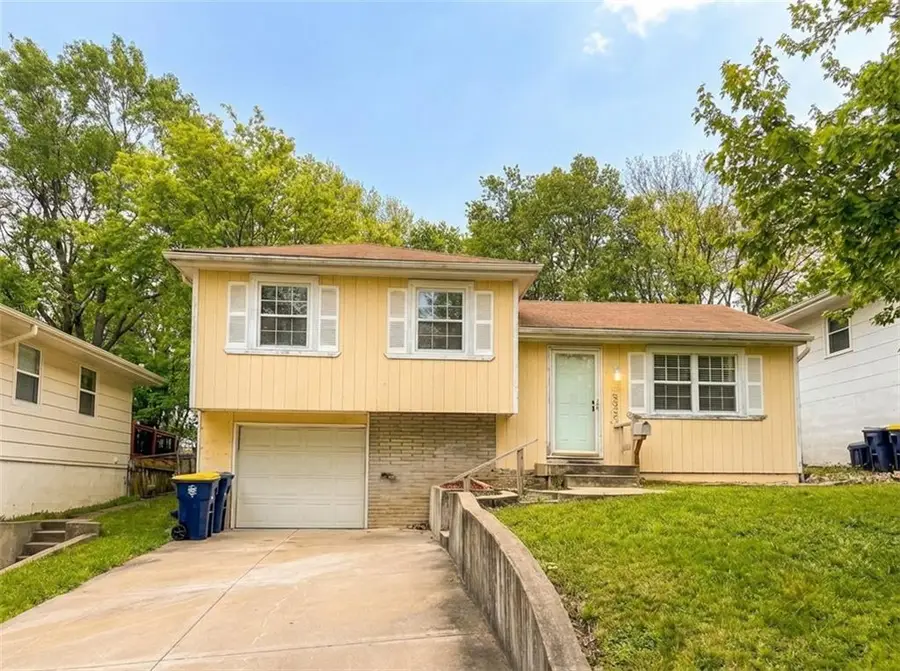 4831 N Manchester Avenue, Kansas City, MO 64119 - #2