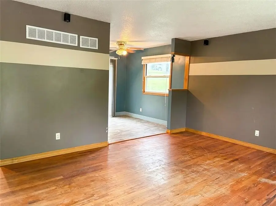 4831 N Manchester Avenue, Kansas City, MO 64119 - #3