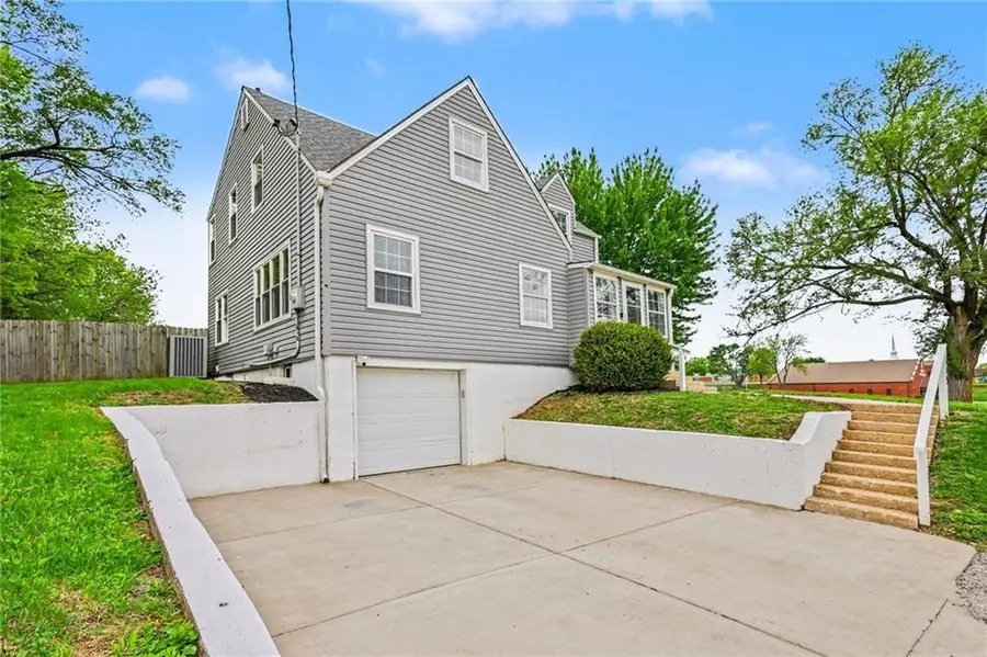 645 NE Barry Road, Kansas City, MO 64155 - #3