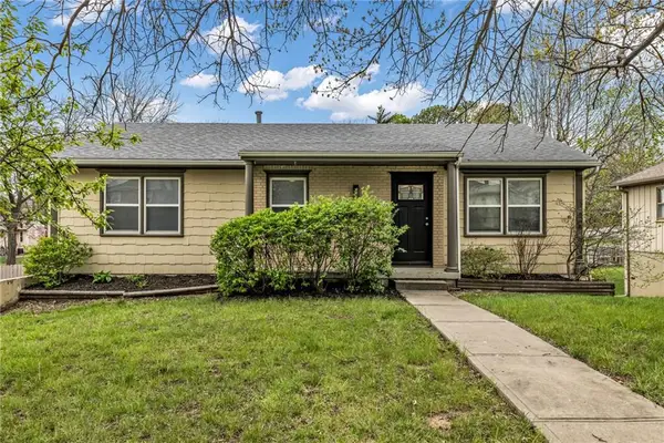 7528 N Tracy Avenue, Gladstone, MO 64118