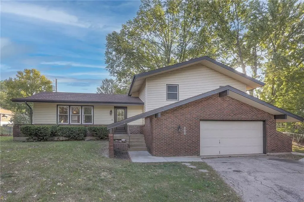 706 NW 11 Street, Blue Springs, MO 64015 - #1