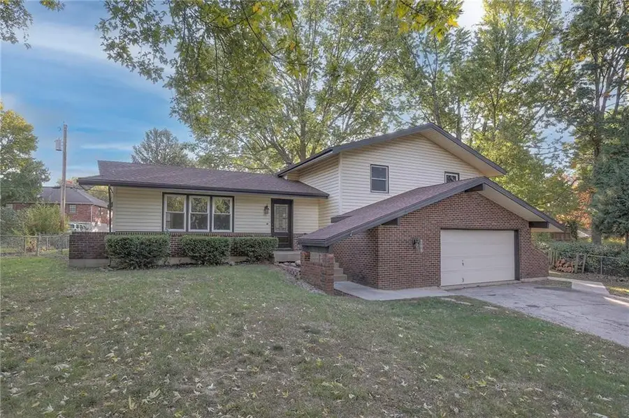 706 NW 11 Street, Blue Springs, MO 64015 - #2