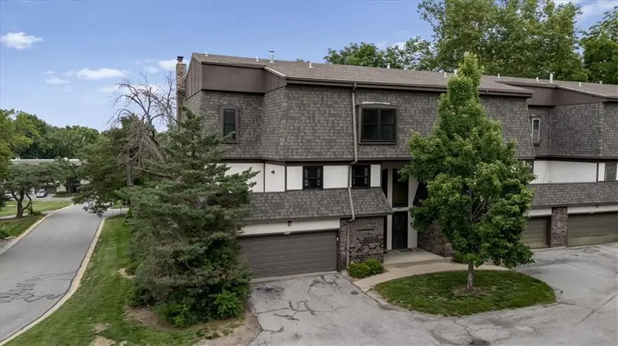 10249 Cedarbrooke Lane, Kansas City, MO 64131 - #2