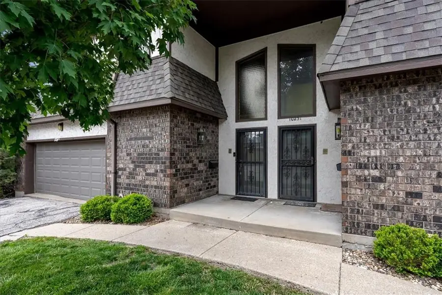 10249 Cedarbrooke Lane, Kansas City, MO 64131 - #3